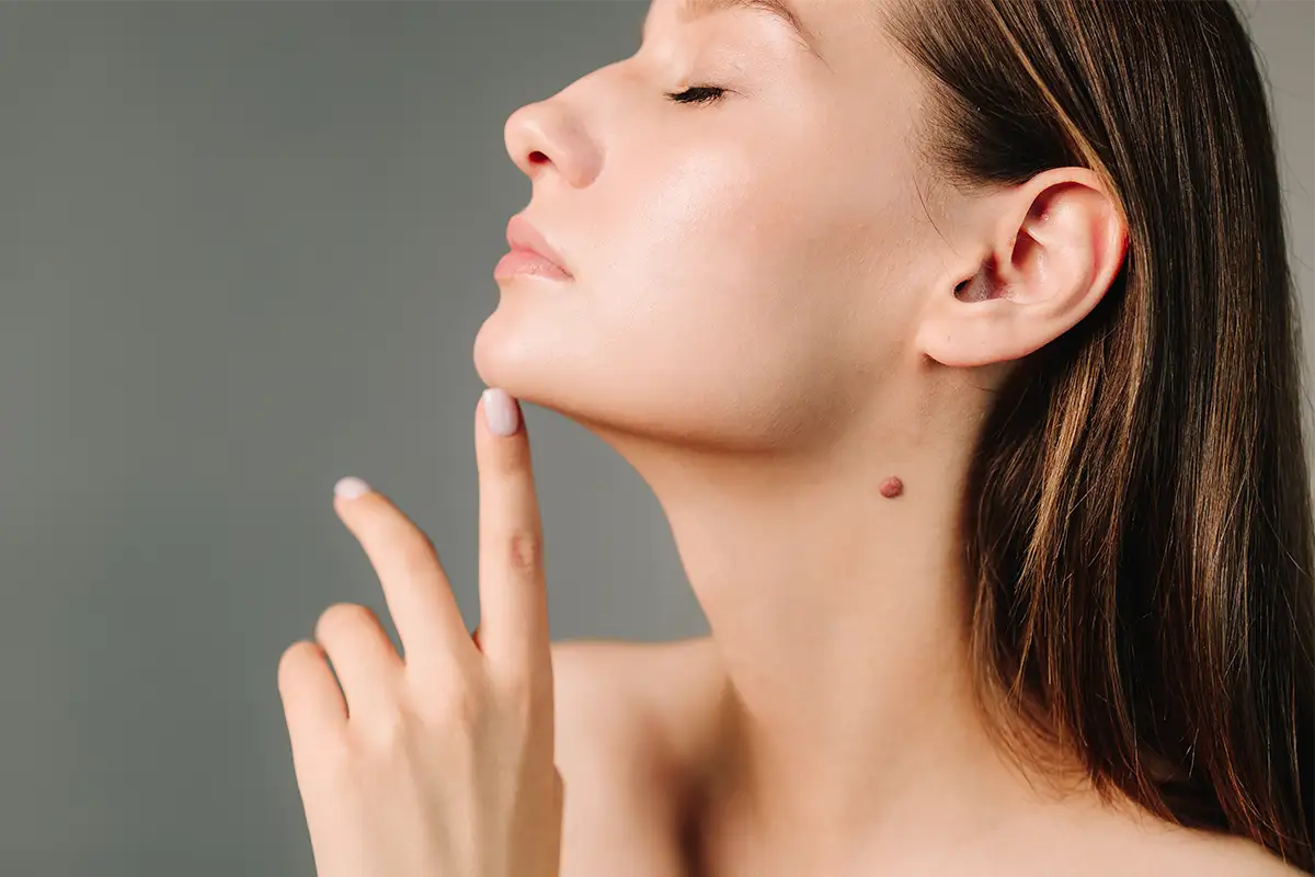 Woman with a clear, smooth chin 