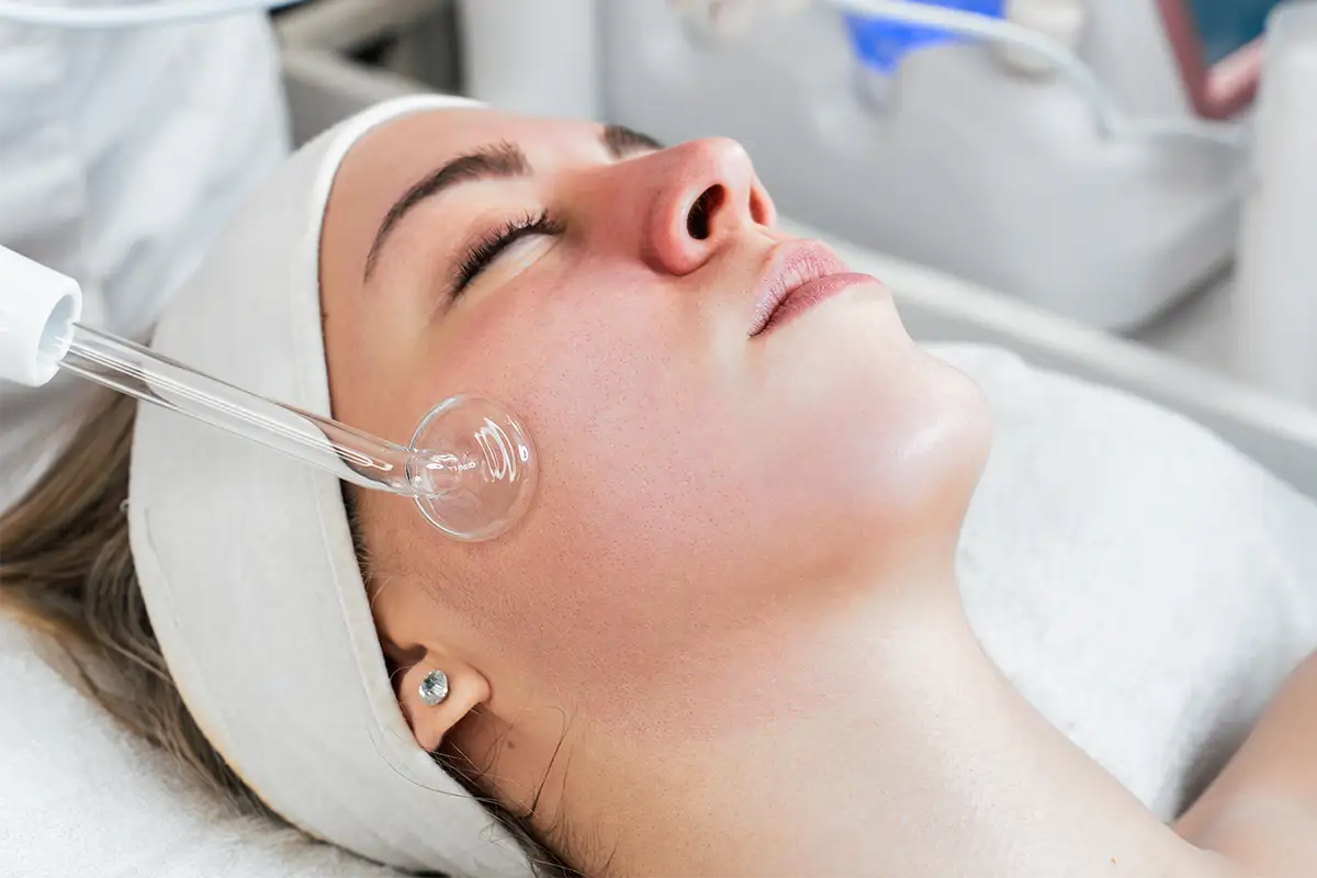Woman receiving a high frequency face therapy